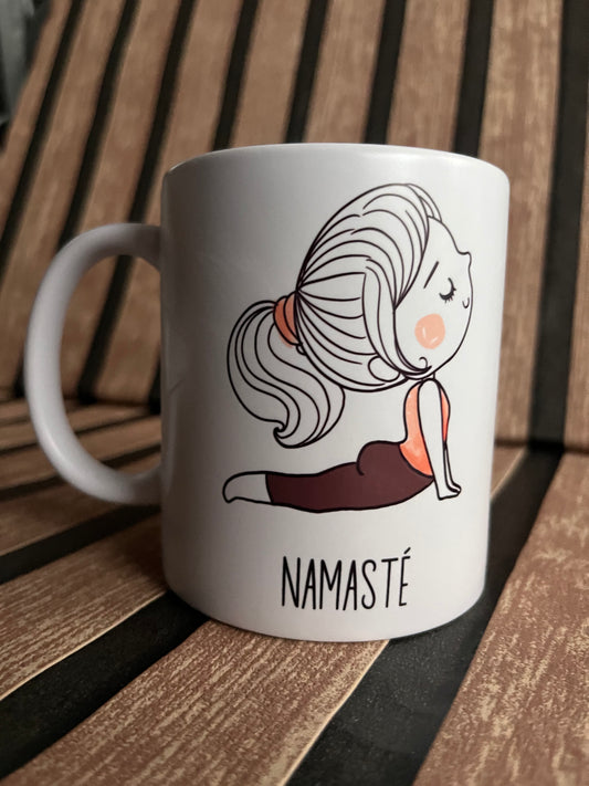 Tasse mit Yoga Pose und NAMASTE